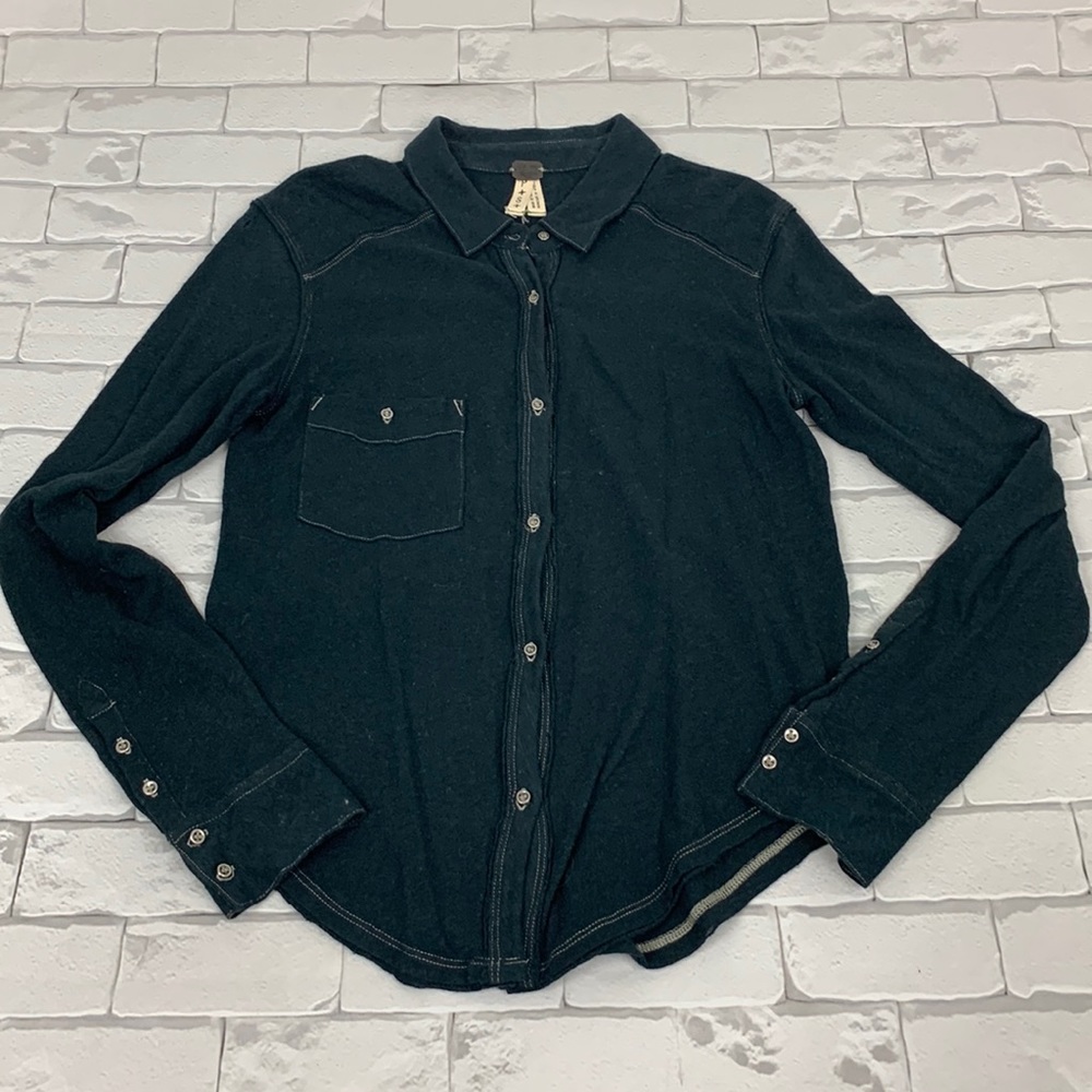 Free People We the Free Button Down Top. Dark gray black. Small. Pocket